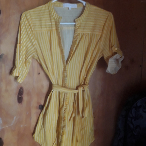 Clothing - Picture 6 of 12